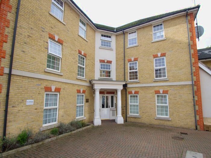 2 Bedroom Flat To Rent In Fuller Close, Bushey, WD23