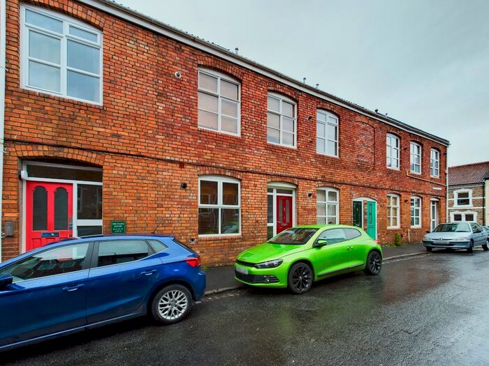 3 Bedroom Maisonette To Rent In Albert Grove South, Bristol, BS5