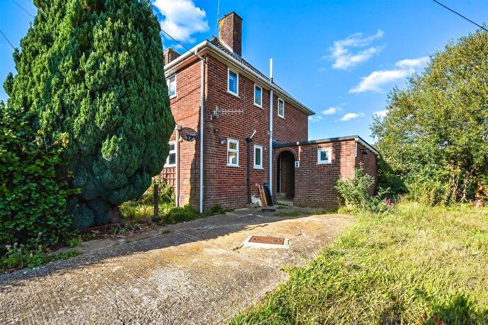 2 Bedroom Maisonette For Sale In Greensey, Ragged Appleshaw, Andover, SP11