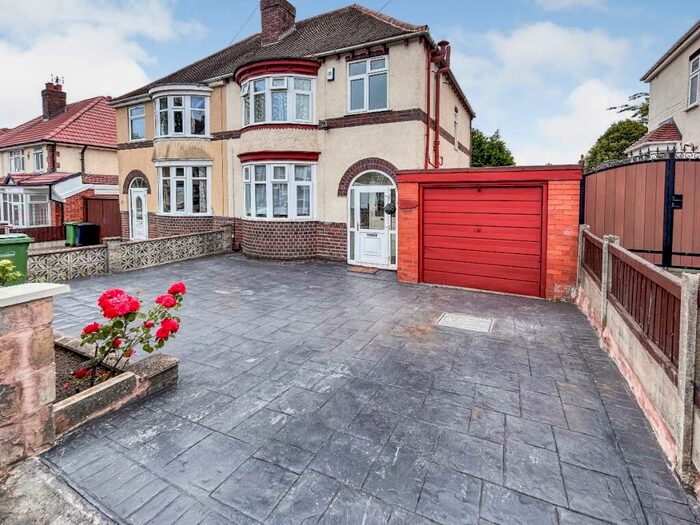 3 Bedroom Semi-Detached House To Rent In The Parade, Dudley, DY1