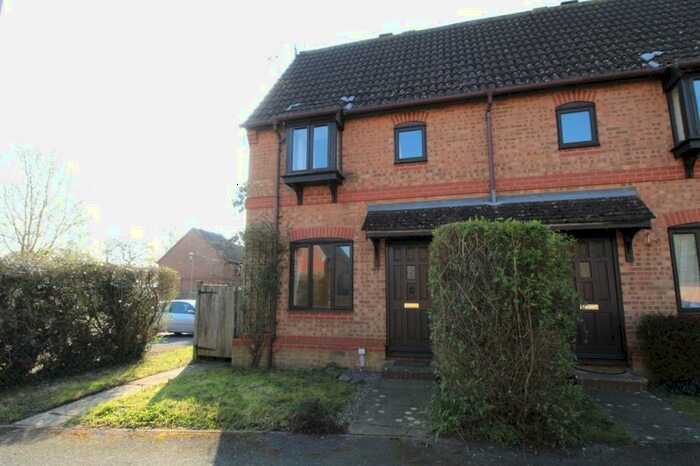 1 Bedroom Semi-Detached House To Rent In Hop Garden Road, Hook, RG27