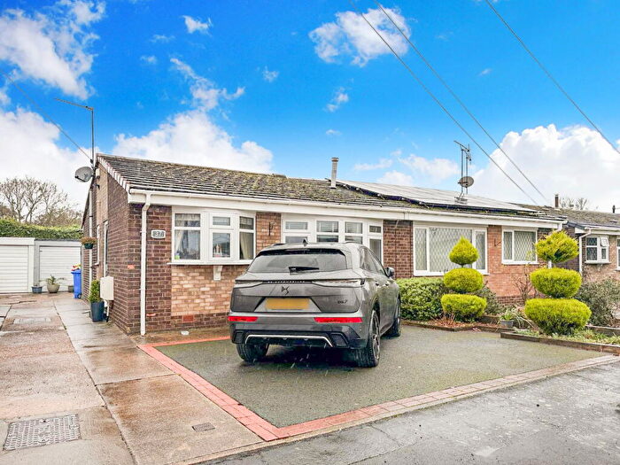 2 Bedroom Semi-Detached Bungalow For Sale In Winchester Close, Hull, HU9