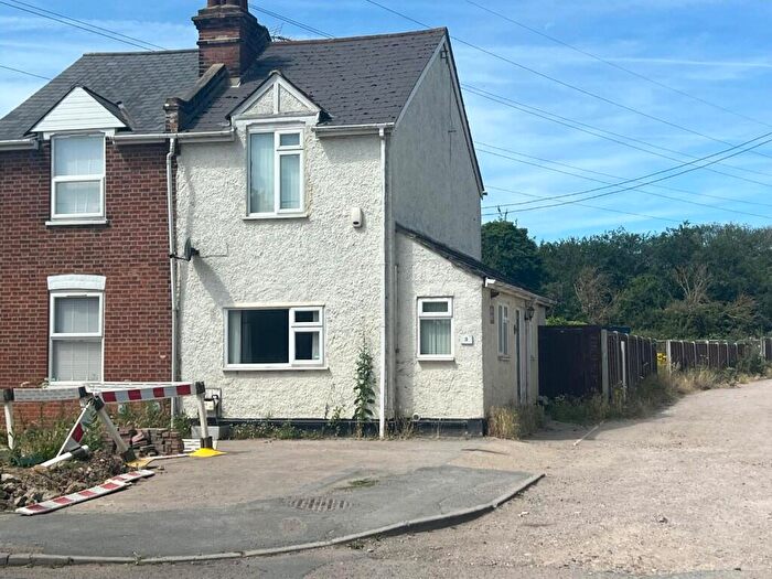 2 Bedroom Cottage For Sale In Station Road, CO16