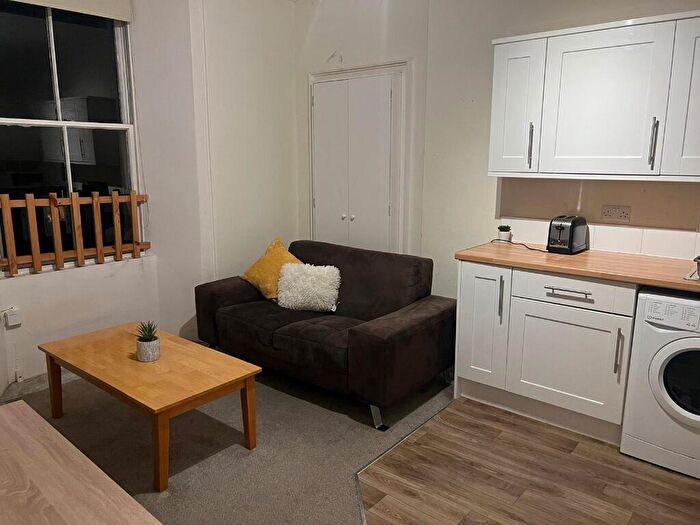 4 Bedroom Flat To Rent In Montague Street, Edinburgh, EH8