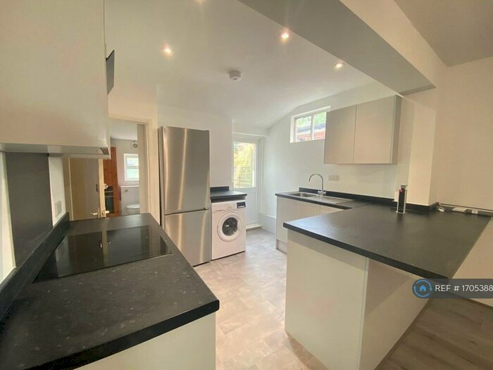 3 Bedroom Terraced House To Rent In Wykeham Road, Reading, RG6