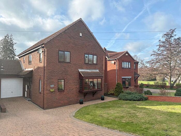 4 Bedroom Link Detached House For Sale In Grosvenor Road, Bircotes, Doncaster, DN11