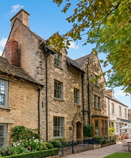 4 Bedroom Town House For Sale In Church Green, Witney, OX28