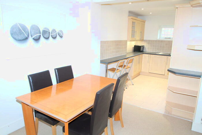 2 Bedroom Apartment To Rent In Rookwood Place, Redhill, RH1