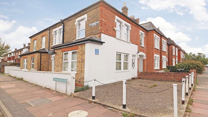 1 Bedroom Flat For Sale In Marlow Road, Anerley, London, SE20