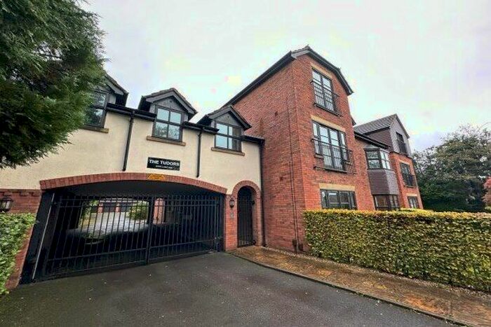 2 Bedroom Flat To Rent In Lode Lane, Solihull, B91