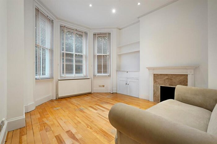 3 Bedroom Apartment To Rent In Branch Hill, Hampstead, London, NW3
