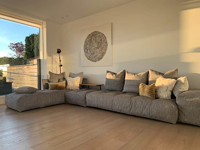 3 Bedroom Detached House To Rent In Gatliff Road, London, SW1W