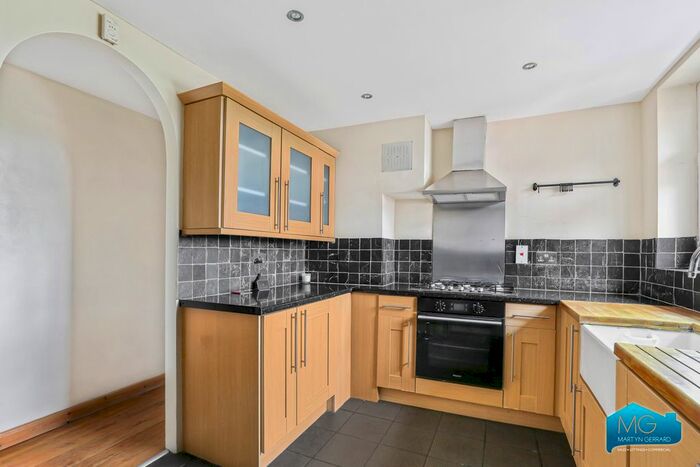 2 Bedroom Flat To Rent In Edgeworth Road, New Barnet, Hertfordshire, EN4