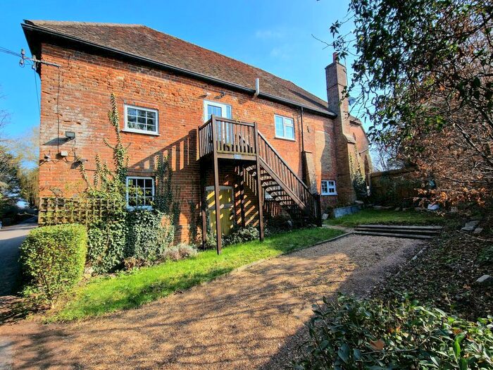 1 Bedroom Maisonette To Rent In West Flat, Tongham Road, Farnham, GU10