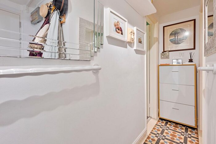 1 Bedroom Flat For Sale In Cheriton Road, Folkestone, CT20