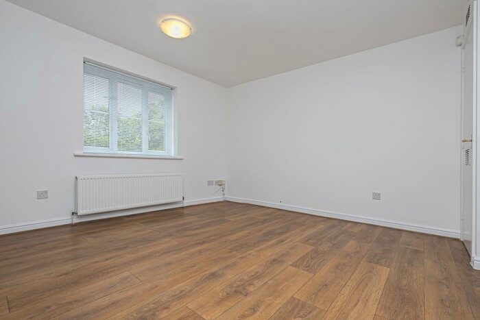 1 Bedroom House To Rent In Sycamore Close, Loughton, IG10