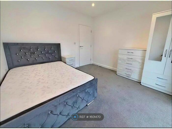 2 Bedroom Flat To Rent In Westside House, High Wycombe, HP12