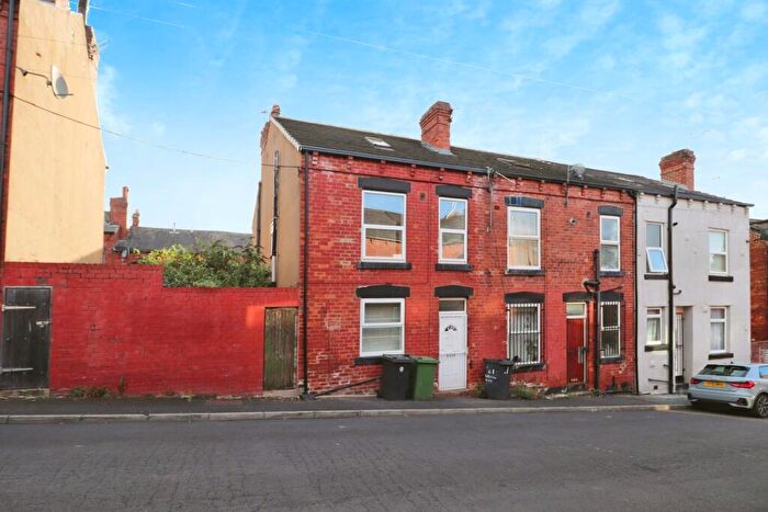 2 Bedroom Terraced House To Rent In Woodview Terrace, Leeds, West Yorkshire, Uk, LS11