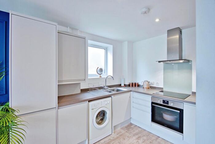 2 Bedroom Flat For Sale In Grosvenor Road, Westcliff-on-Sea, Essex, SS0