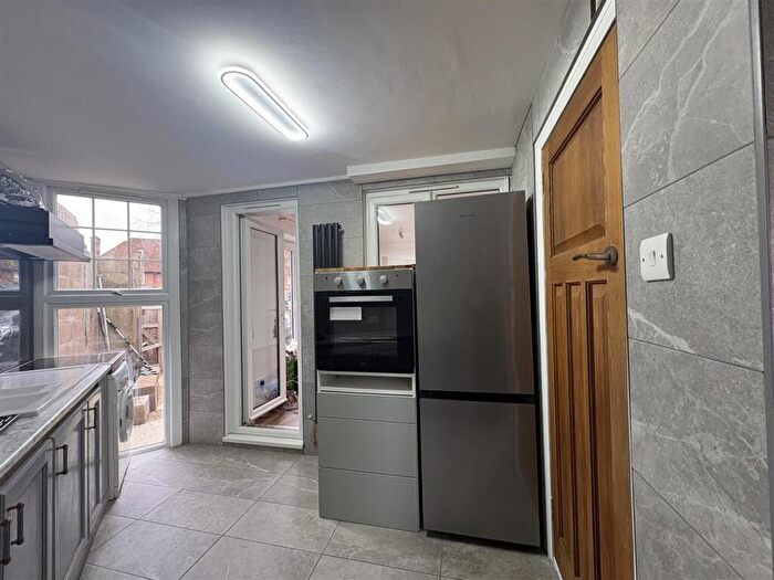 1 Bedroom Semi Detached House To Rent In Oxford Road, Tilehurst, Reading, RG30