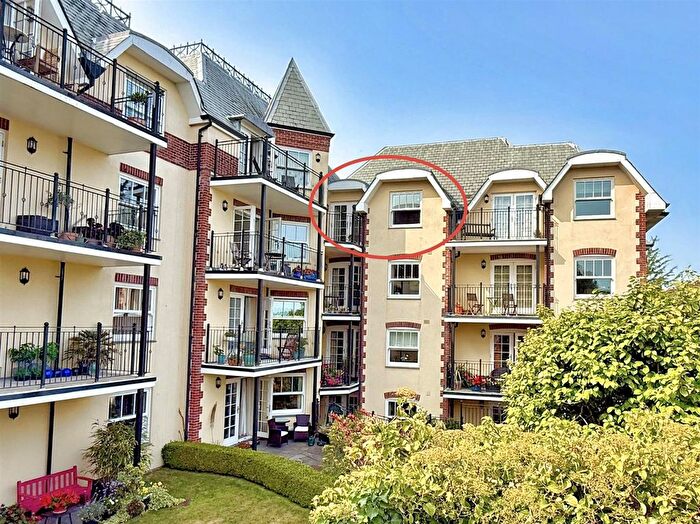 2 Bedroom Flat For Sale In Sea View Road, Falmouth, TR11
