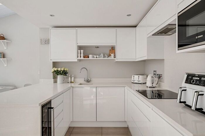 4 Bedroom Town House For Sale In Ravens Dene, Chislehurst, BR7