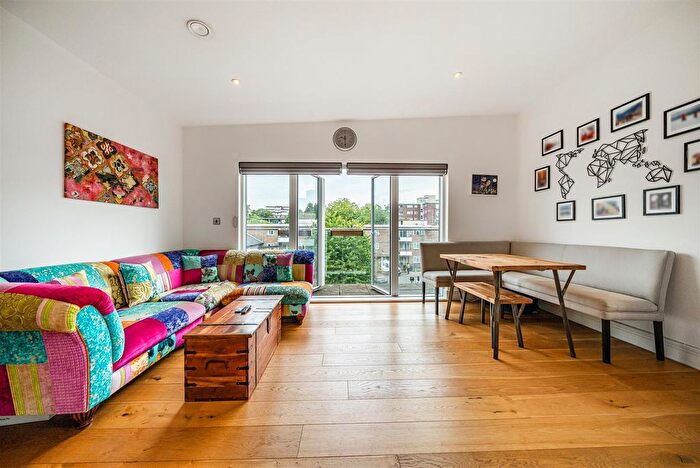 2 Bedroom Flat For Sale In Clarence Walk, Clapham, SW4