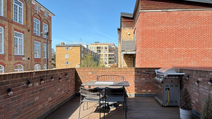 2 Bedroom Flat To Rent In Conant House, Pelling Street, E14