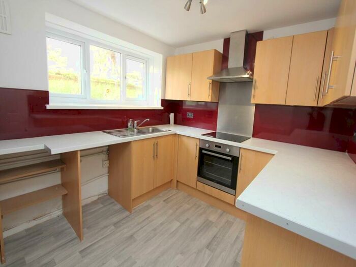 2 Bedroom Flat To Rent In Williams Crescent, Barry, Vale Of Glamorgan, CF62