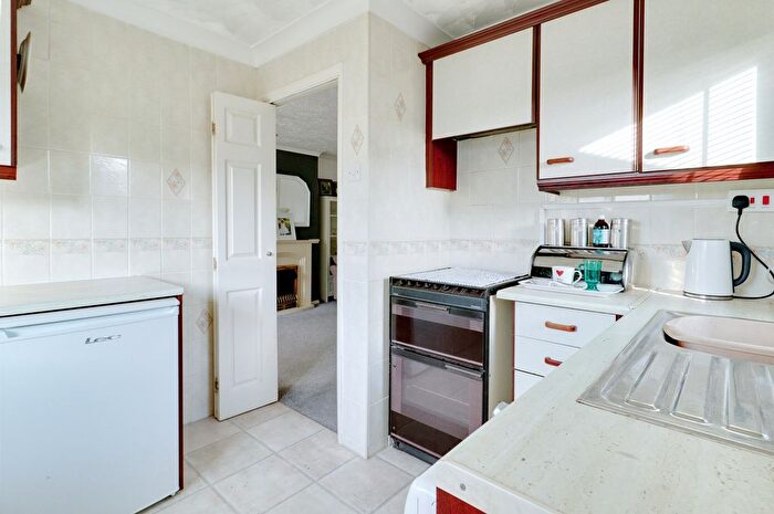 2 Bedroom Semi-Detached Bungalow For Sale In South Hall Drive, Rainham, RM13