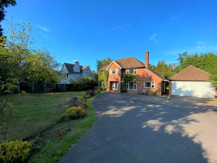 4 Bedroom Detached House To Rent In Camberley, GU15