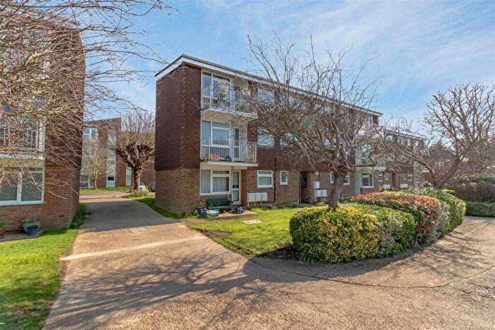 2 Bedroom Flat For Sale In Dorchester Gardens, Worthing, BN11