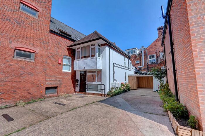 Apartment To Rent In Easton Street, High Wycombe, Buckinghamshire, HP11