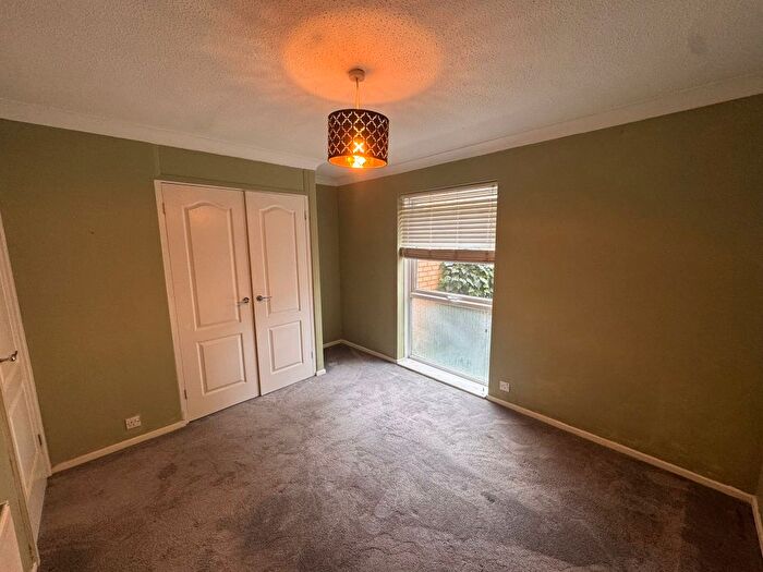 1 Bedroom Flat To Rent In Pennycroft, Pixton Way, Croydon, Surrey, CR0