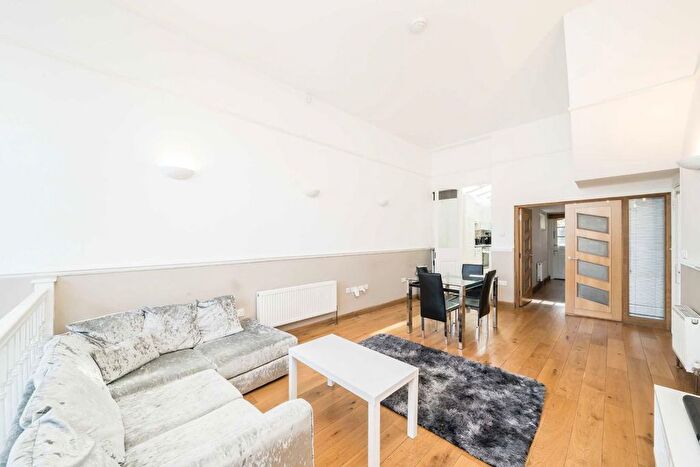 2 Bedroom Flat To Rent In Dawes Road, London, SW6