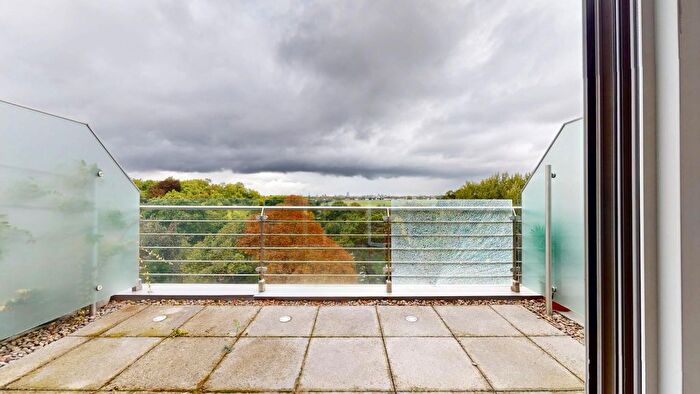 1 Bedroom Flat To Rent In Great West Road, Brentford, TW8