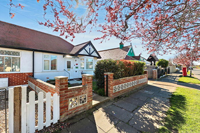 2 Bedroom Semi-Detached Bungalow For Sale In Dulwich Road, Holland-on-Sea, CO15