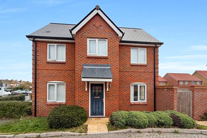 3 Bedroom Semi-Detached House For Sale In Greensleeves Road, Rainham, Gillingham, ME8