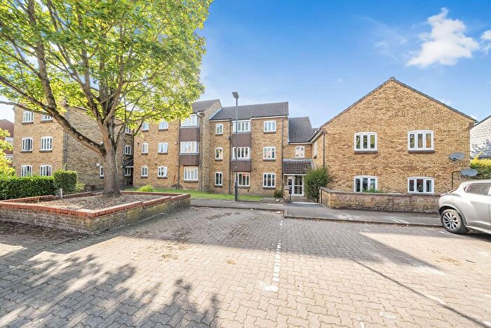 1 Bedroom Flat To Rent In Dromney Gardens, Harrow Weald, Harrow, HA3