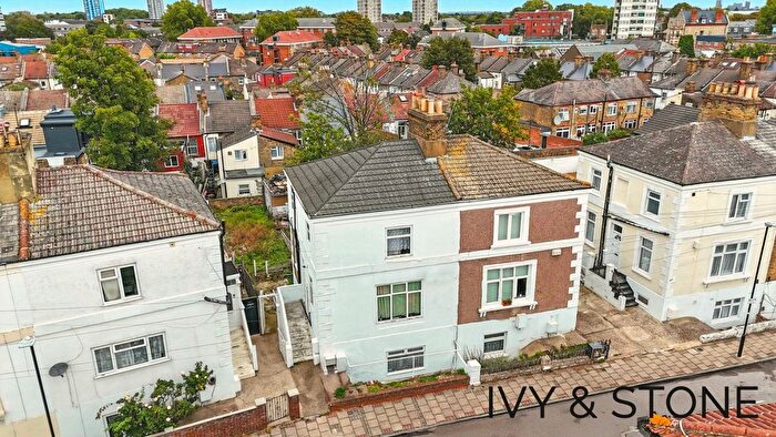 2 Bedroom Maisonette For Sale In Chesterton Road, London, E13