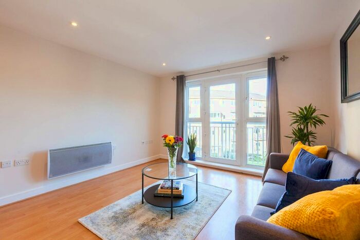 1 Bedroom Flat To Rent In Morton Close, Shadwell, London, E1