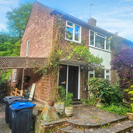 3 Bedroom Semi-Detached House For Sale In Famet Walk, Purley, CR8