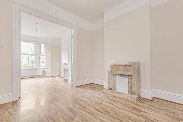 4 Bedroom End Of Terrace House To Rent In Solon Road, Clapham North, SW2