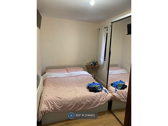 2 Bedroom Detached House To Rent In Amersham Road, London, SE14