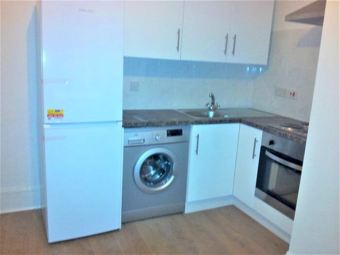 Studio To Rent In Birkbeck Road, London, N17