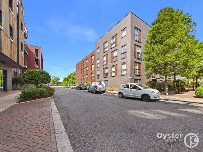 3 Bedroom Flat To Rent In Howard Road, Stanmore, HA7