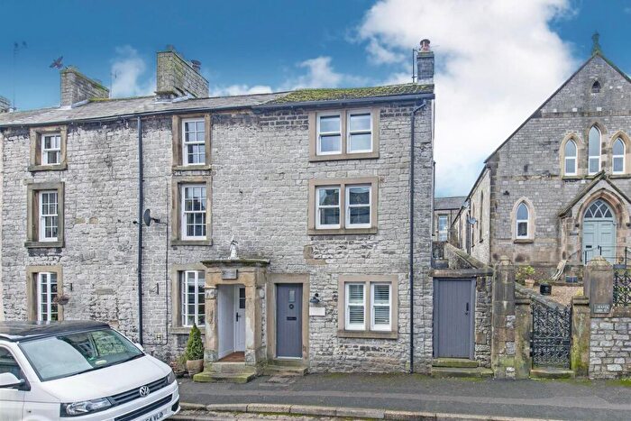 2 Bedroom Cottage To Rent In High Street, Tideswell, SK17