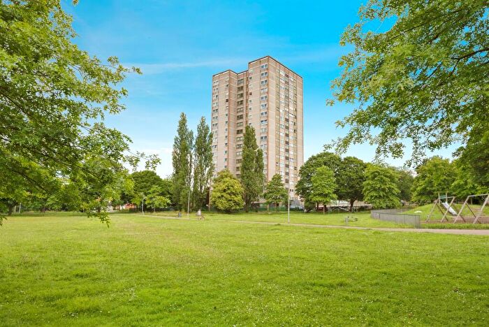 2 Bedroom Flat For Sale In Harrow Court, Stevenage, SG1
