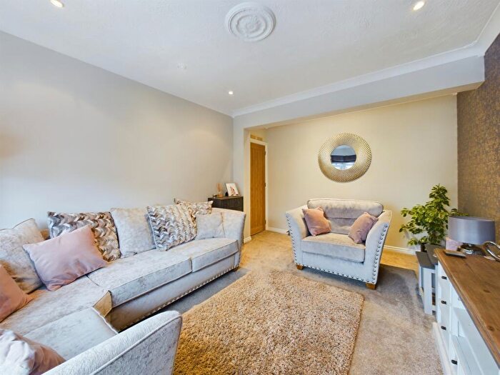 3 Bedroom Detached House For Sale In Woodlands Avenue, Shelton Lock, DE24