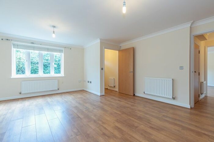 2 Bedroom Flat To Rent In Lewisfield Way, Woodstock, OX20